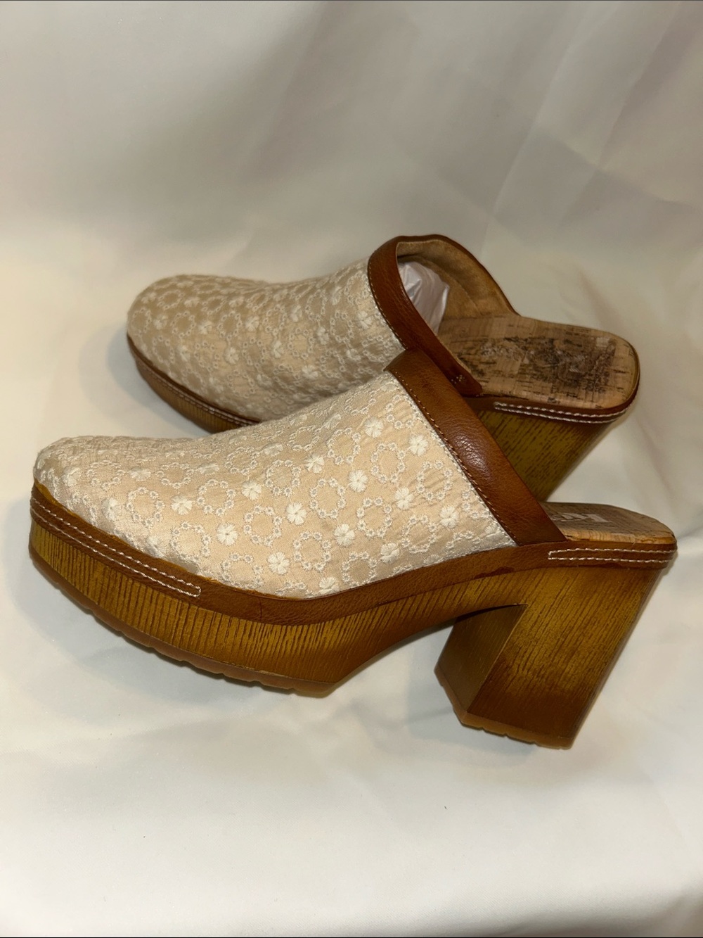 Korks Lori Congo Embroidered Boho Cottage Chunky Faux Wood Heeled Clog Mules 9 - Picture 11 of 15